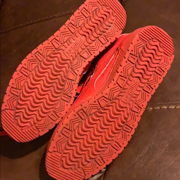 Women’s Red Size 7 Pumas - Picture 4 of 4